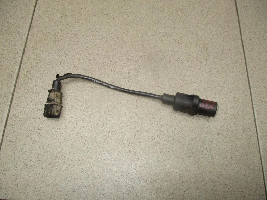 Датчик положения коленвала Kia Cerato 1 LD