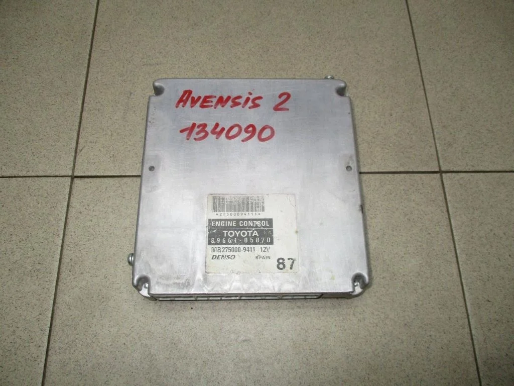 Блок управления двигателем Toyota Avensis 2 T250