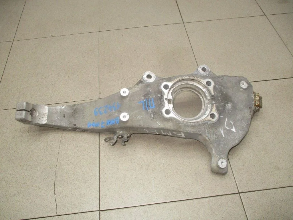 Кулак поворотный передний левый BMW 7-Series F01, F02, F03, F04