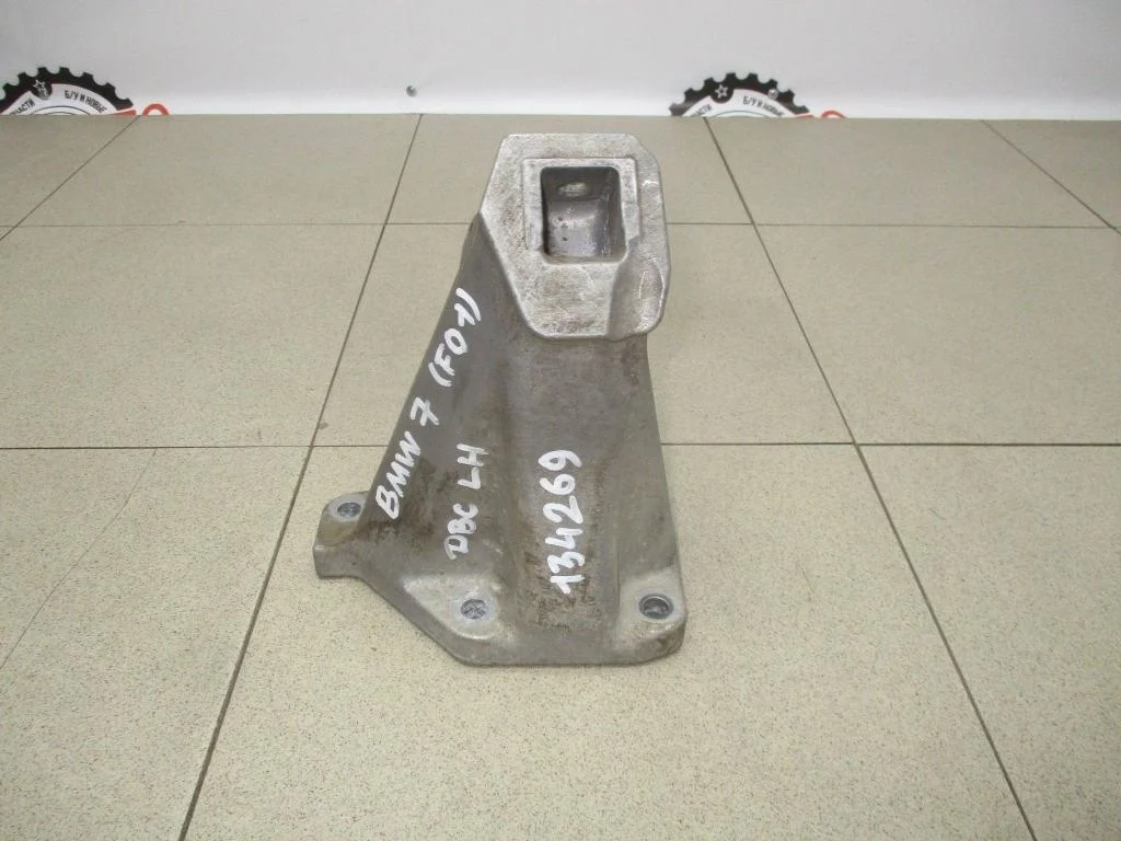 Кронштейн опоры двигателя BMW 7-Series F01, F02, F03, F04