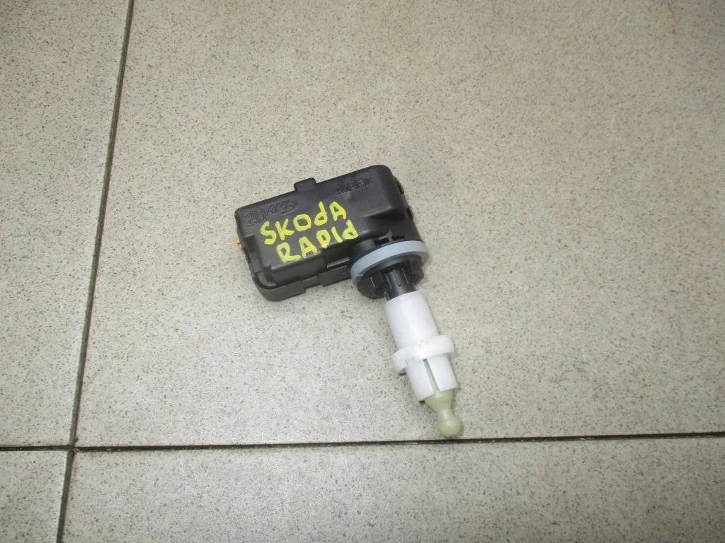 Моторчик корректора фары Skoda Rapid 1