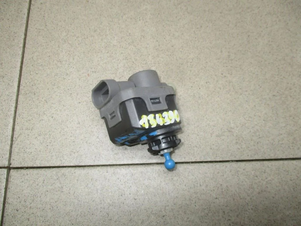 Моторчик корректора фары Renault Symbol 1