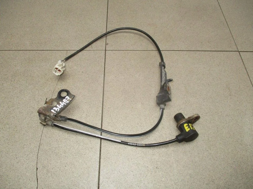 Датчик abs передний левый Toyota Corolla E120