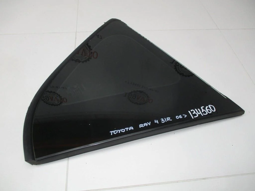 Стекло кузовное глухое правое Toyota RAV4 A30