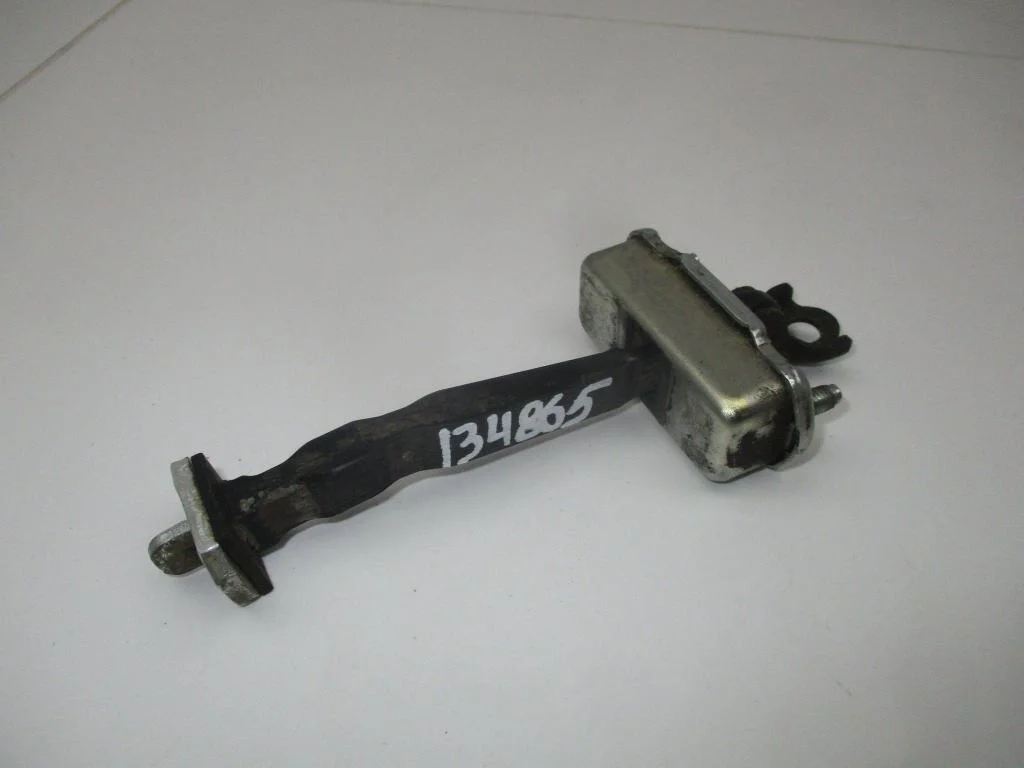 Ограничитель двери Nissan Tiida C11