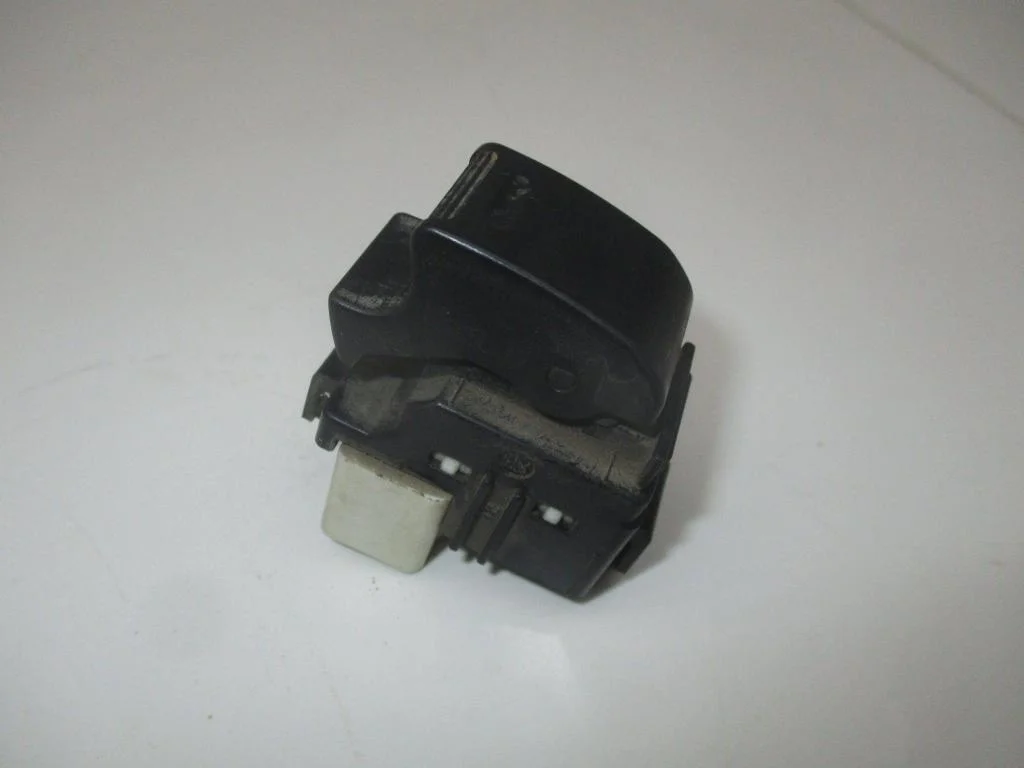Кнопка стеклоподъемника Toyota Camry 2003 XV30