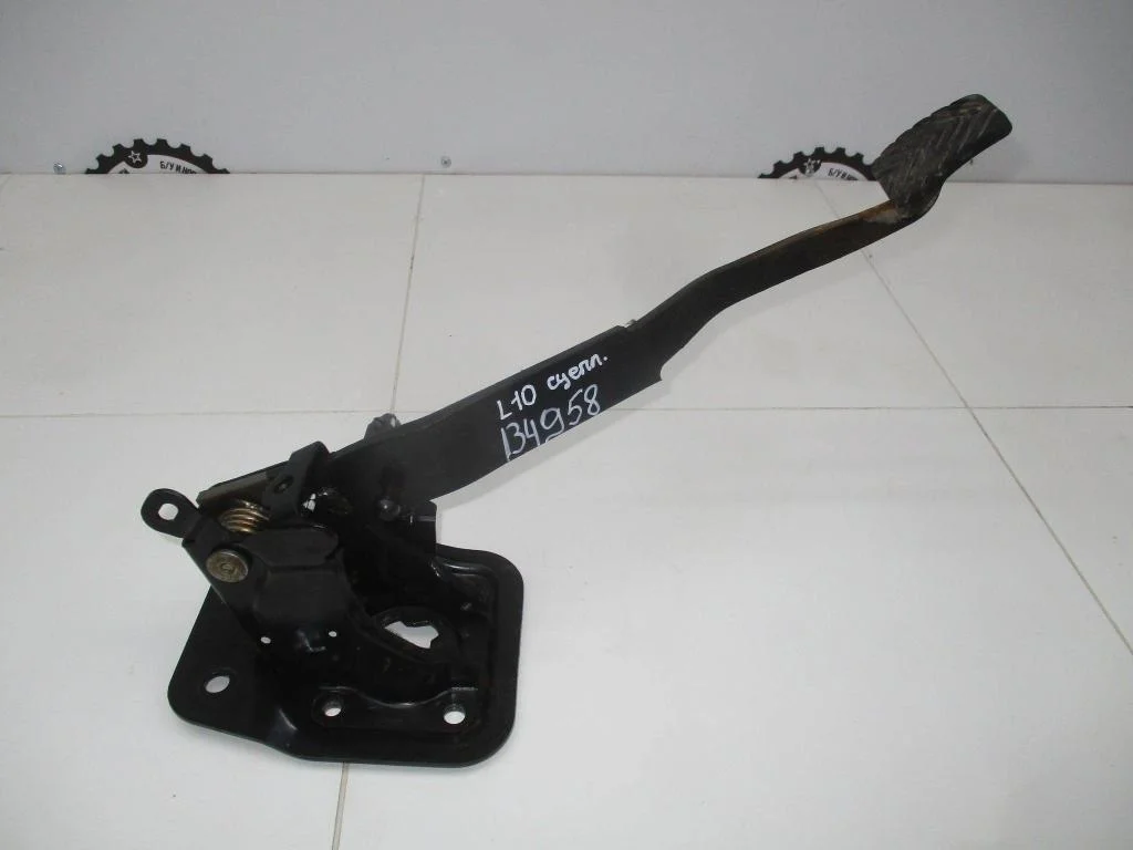 Педаль сцепления Mitsubishi Lancer 10 CY