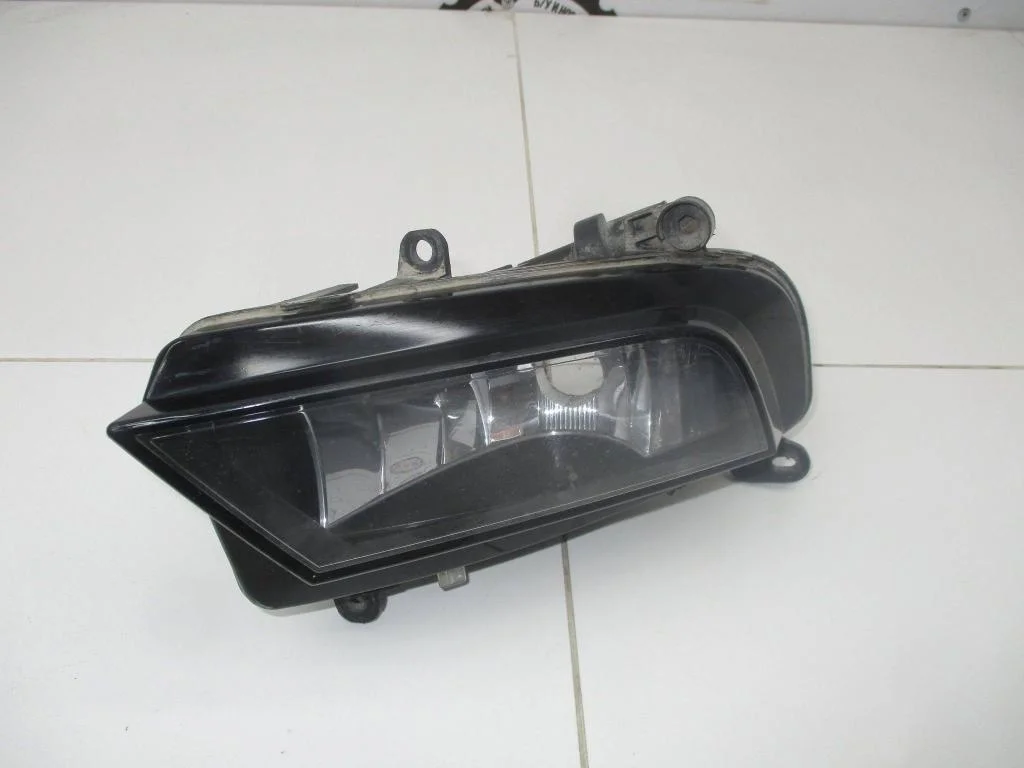 Фара противотуманная левая Audi A4 B8