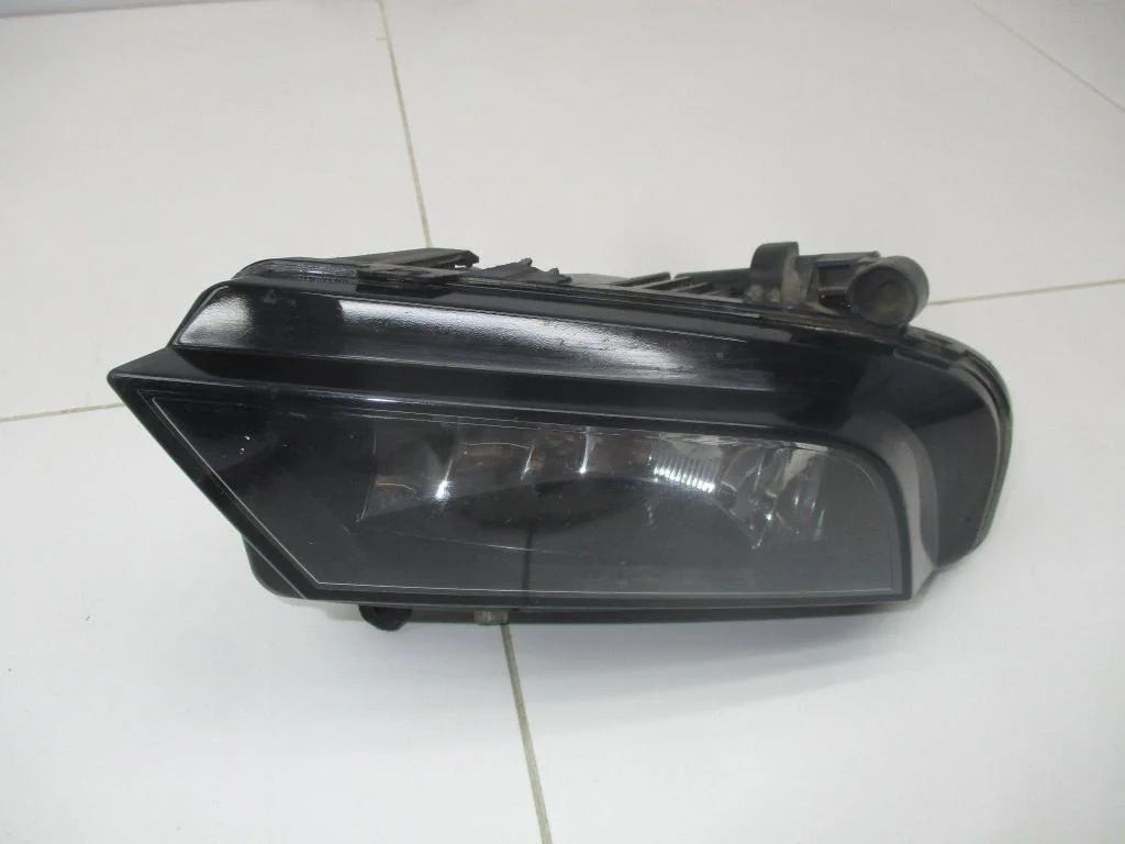 Фара противотуманная левая Audi A4 B8