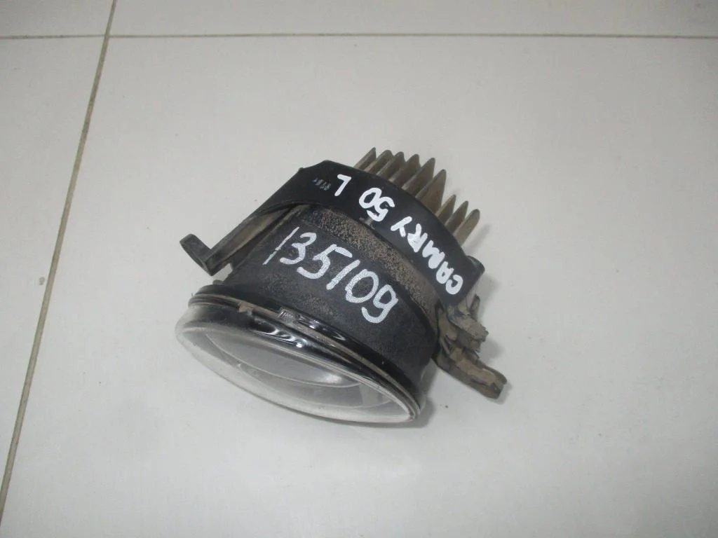 Фара противотуманная левая Toyota Camry XV50