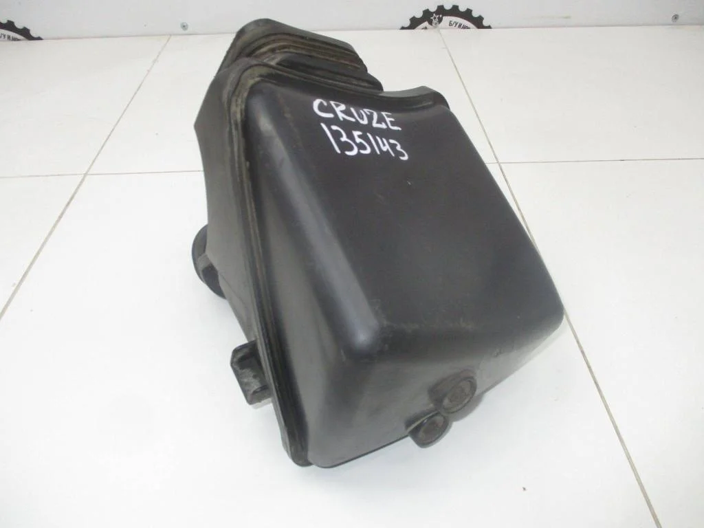 Резонатор воздушного фильтра Chevrolet Cruze 2010 J300