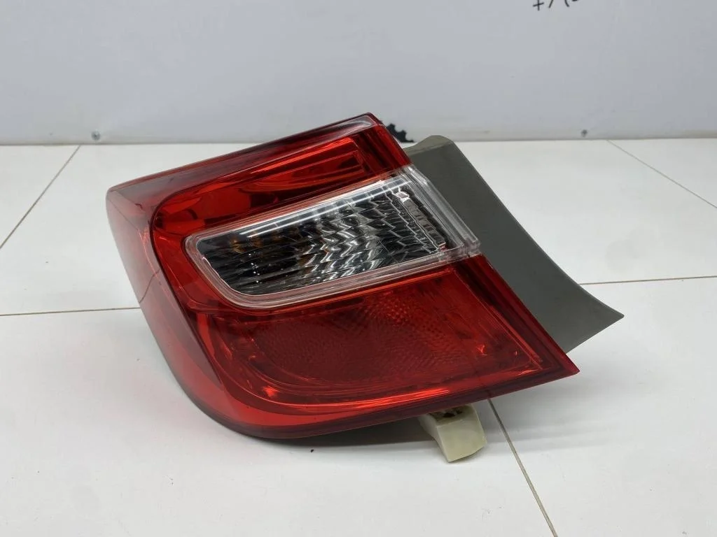 Фонарь задний наружный левый Toyota Camry 2012 XV50