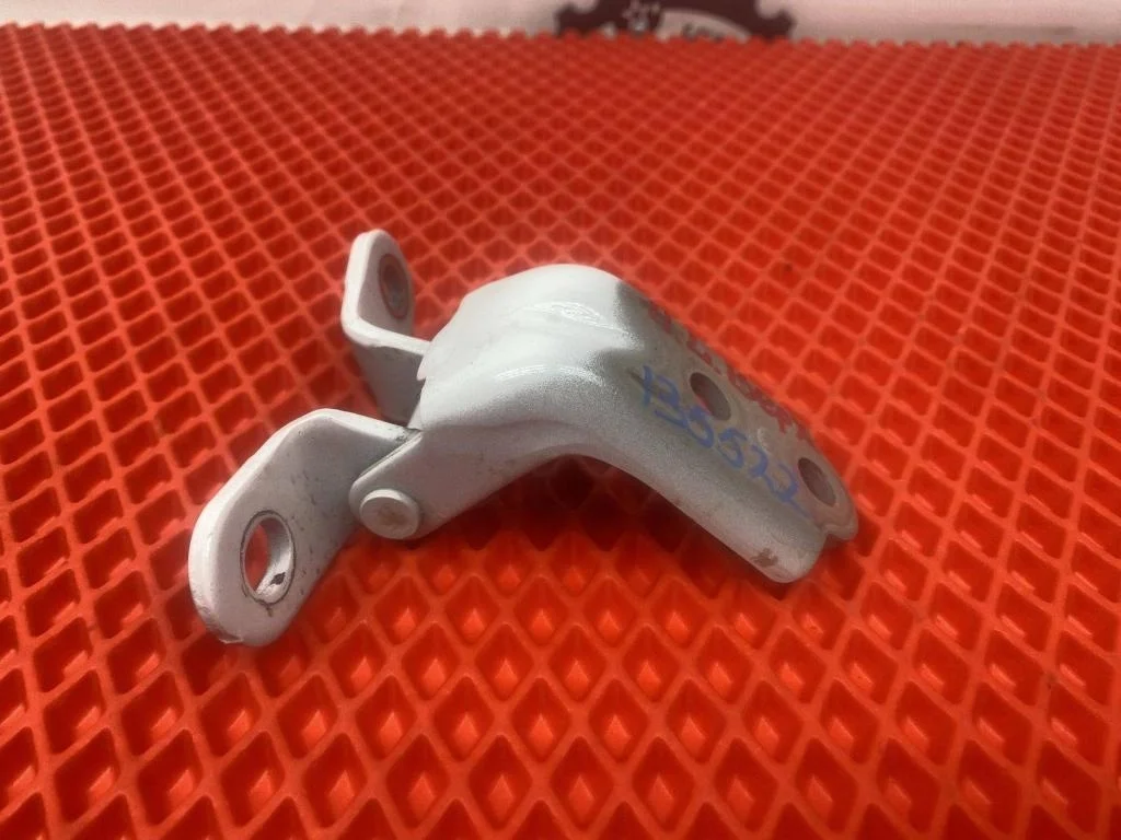 Петля двери передней левой верхняя Kia Sportage 4 2018 QL