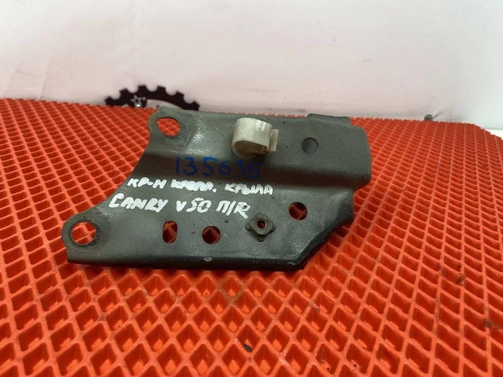 Кронштейн крепления крыла Toyota Camry 2012 XV50