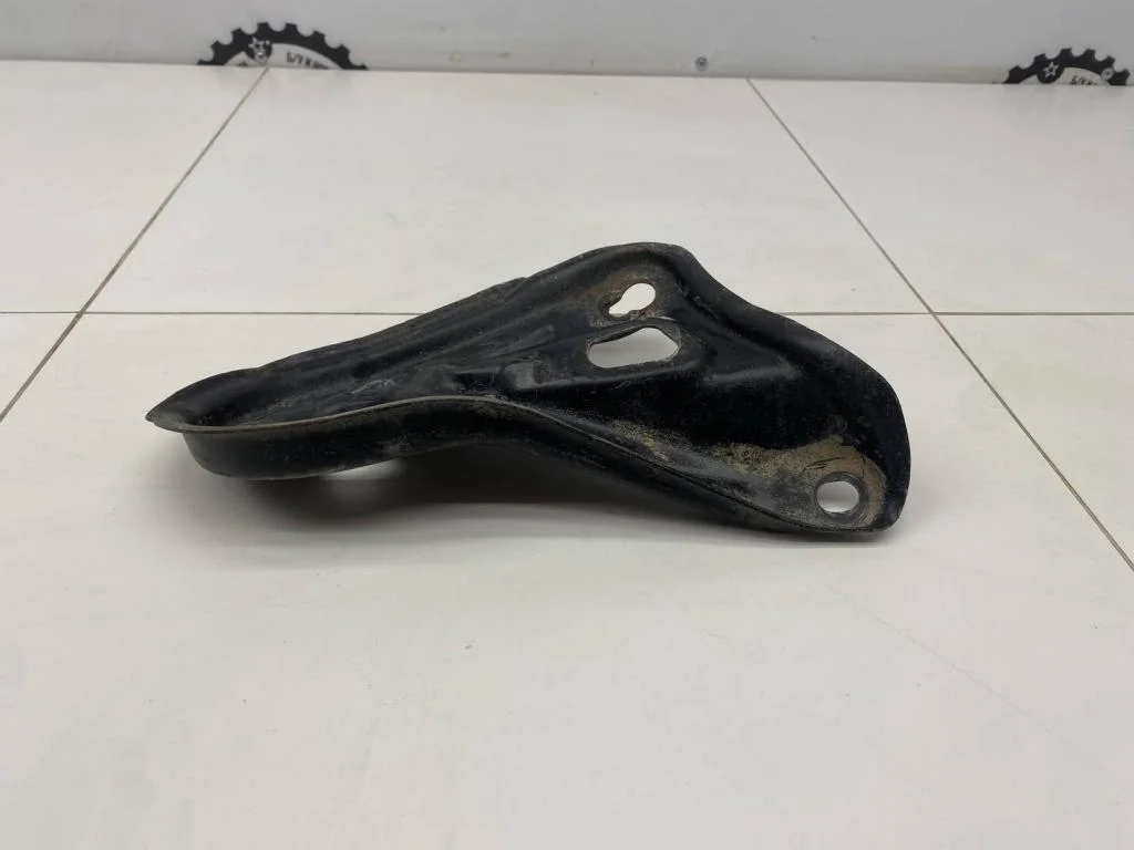 Кронштейн подрамника Toyota Camry 2012 XV50