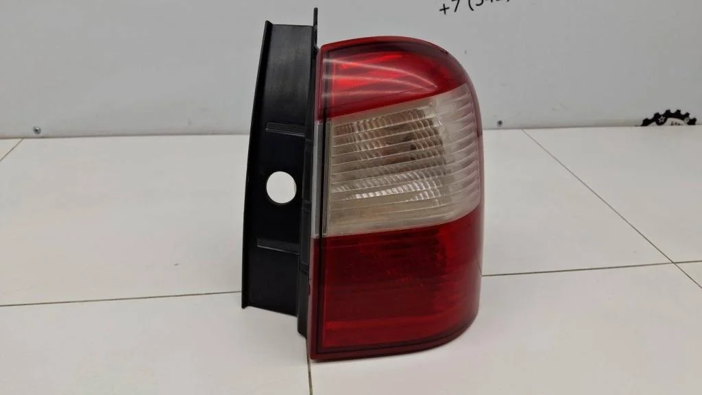 Фонарь задний наружный правый Nissan Terrano 2014 D10
