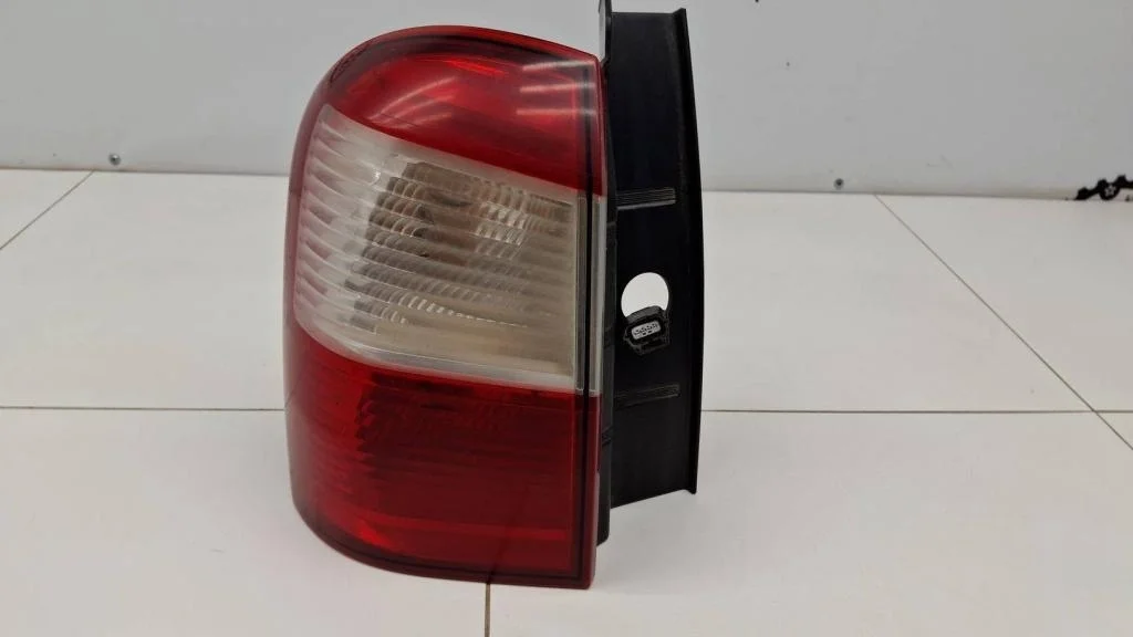 Фонарь задний наружный левый Nissan Terrano 2014 D10