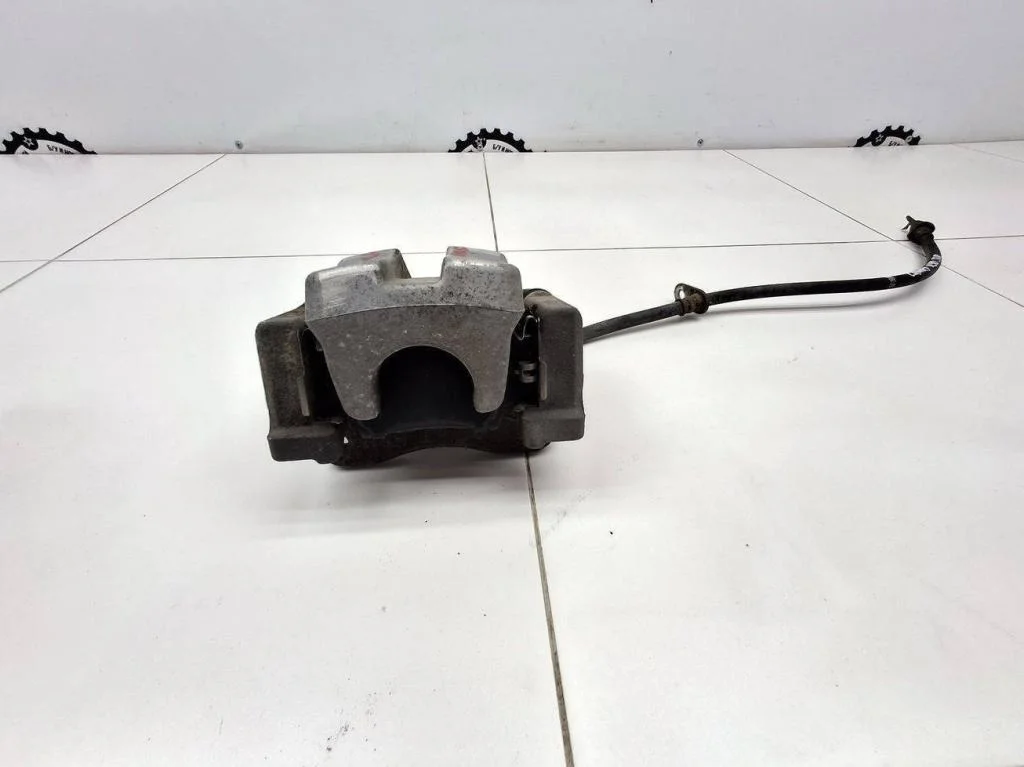 Суппорт задний правый Toyota Camry 2012 XV50