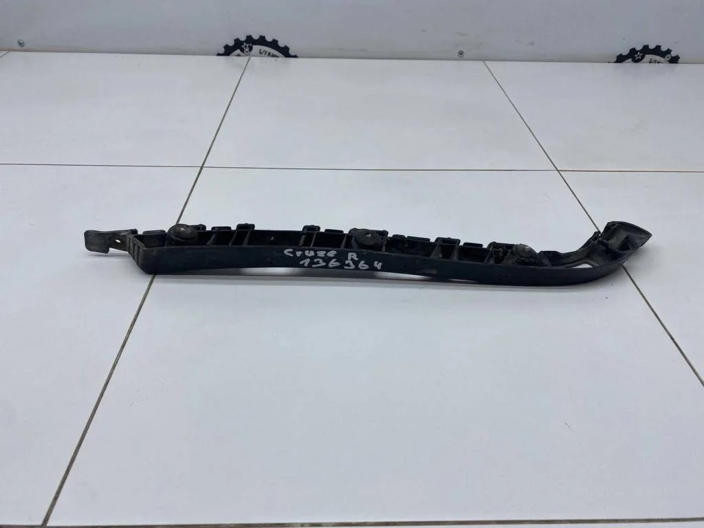 Кронштейн заднего бампера правый Chevrolet Cruze 2010 J300