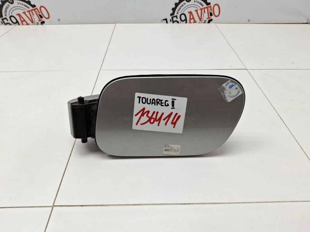 Лючок бензобака Volkswagen Touareg 2 2016 FL, NF