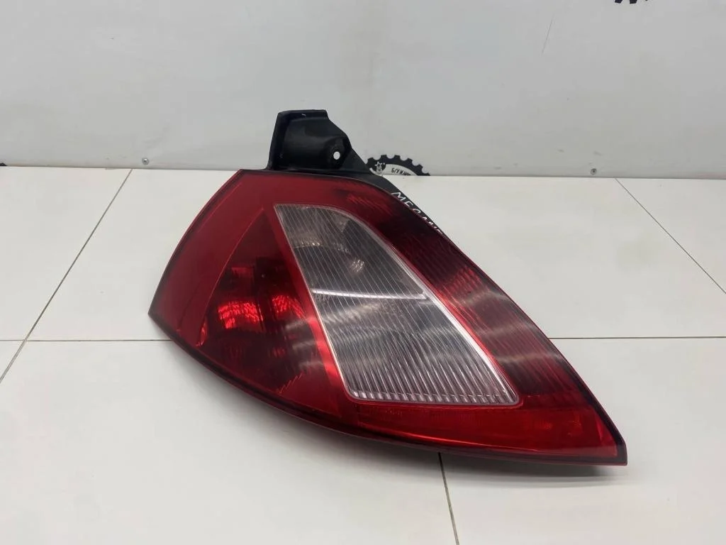 Фонарь задний левый Renault Megane 2