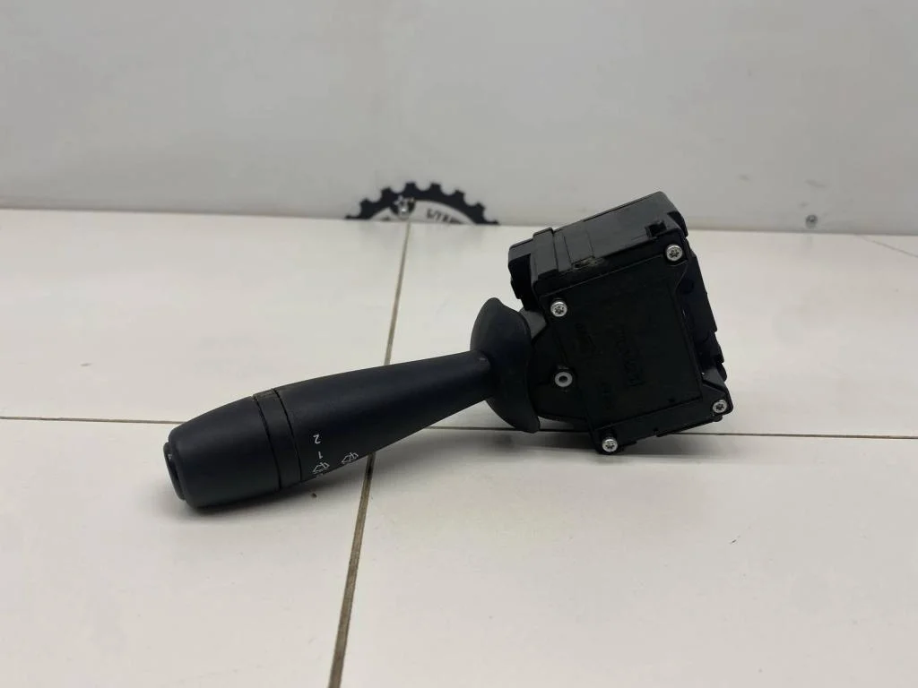 Переключатель стеклоочистителей Renault Logan Stepway 2 2020 L52