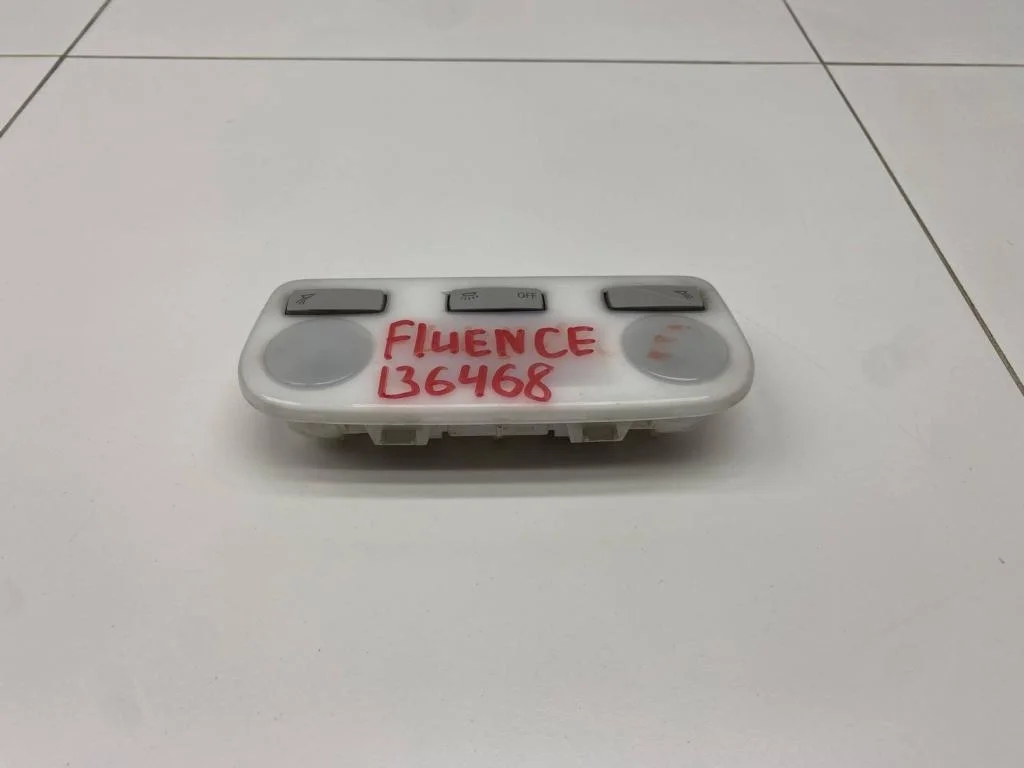 Плафон салонный Renault Fluence