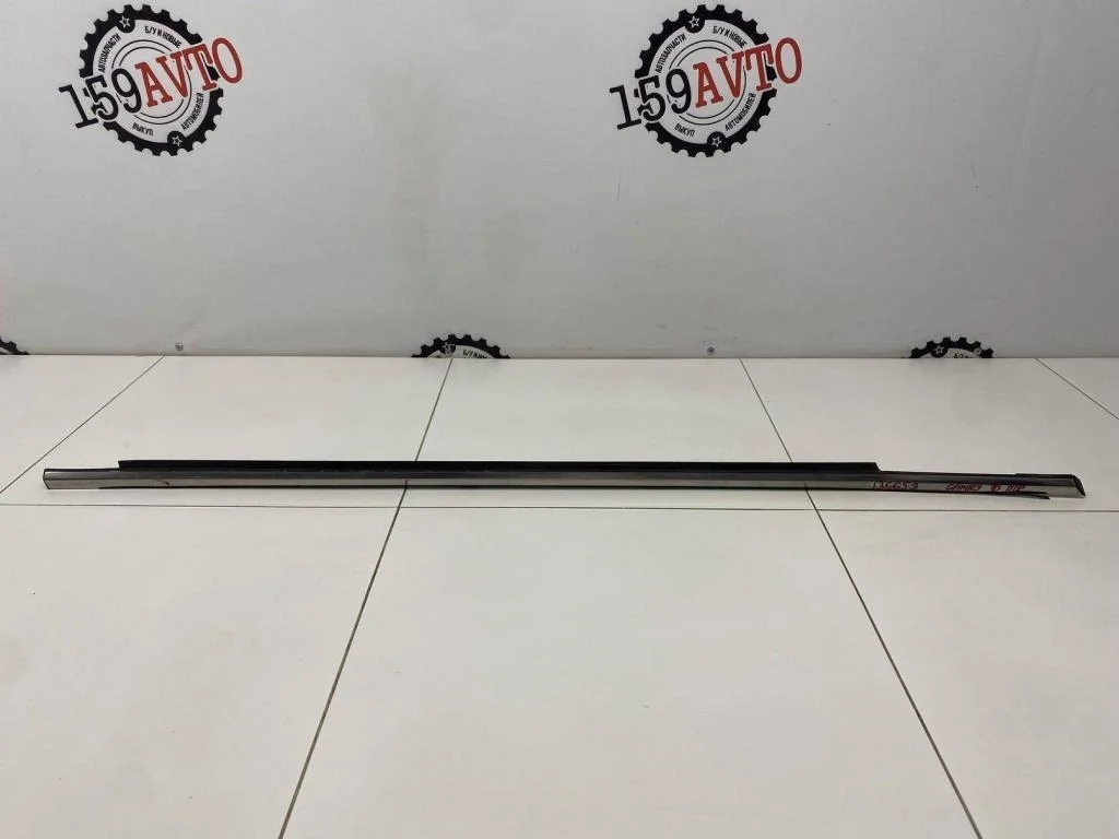 Накладка стекла переднего правого Toyota Camry 2003 XV30