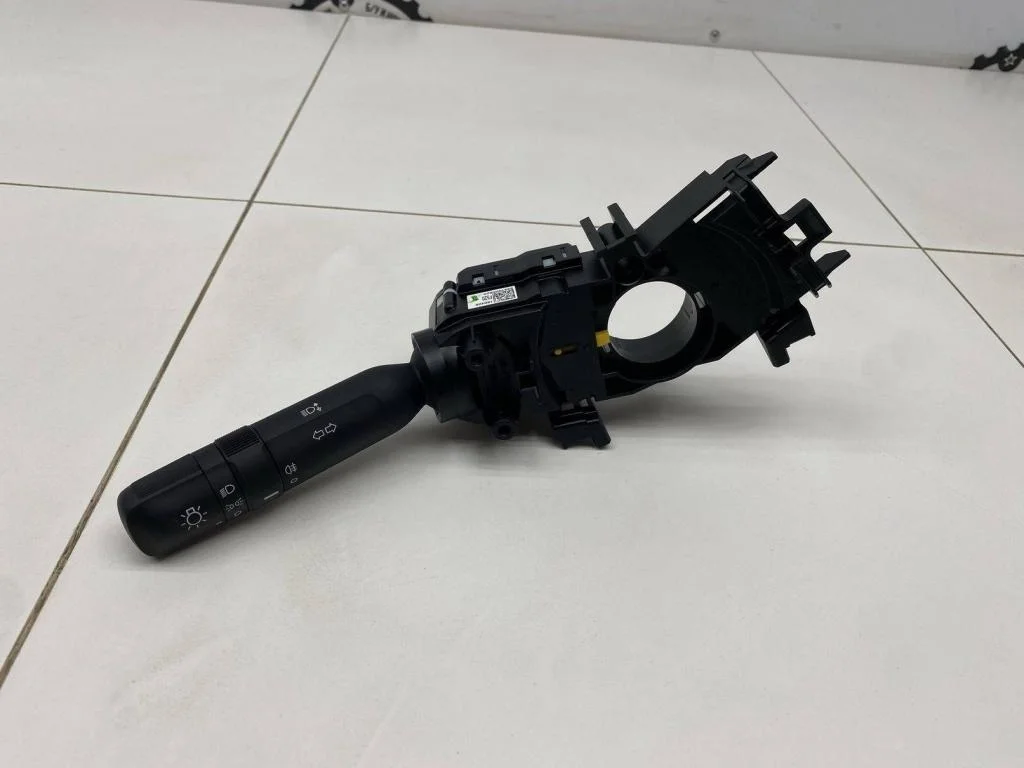 Переключатель поворотов подрулевой Kia RIO 4 2018 FB