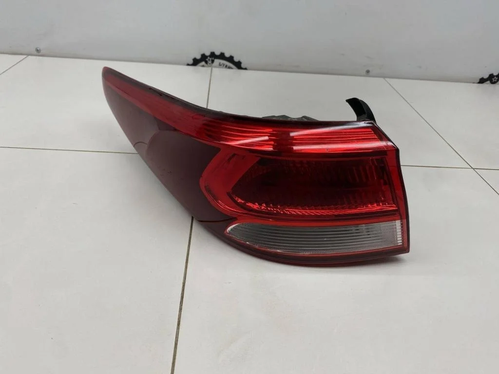 Фонарь задний наружный левый Kia RIO 4 2018 FB