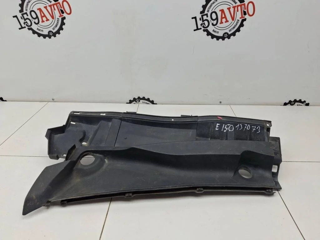 Решетка стеклоочистителя Toyota Corolla E150