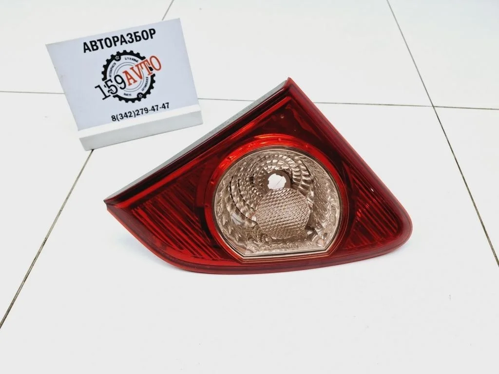 Фонарь задний внутренний правый Toyota Corolla E150