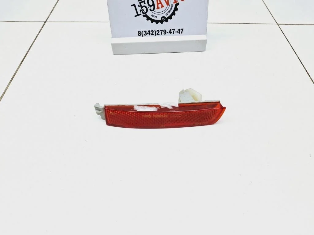 Отражатель в бампер задний правый Nissan Juke F15