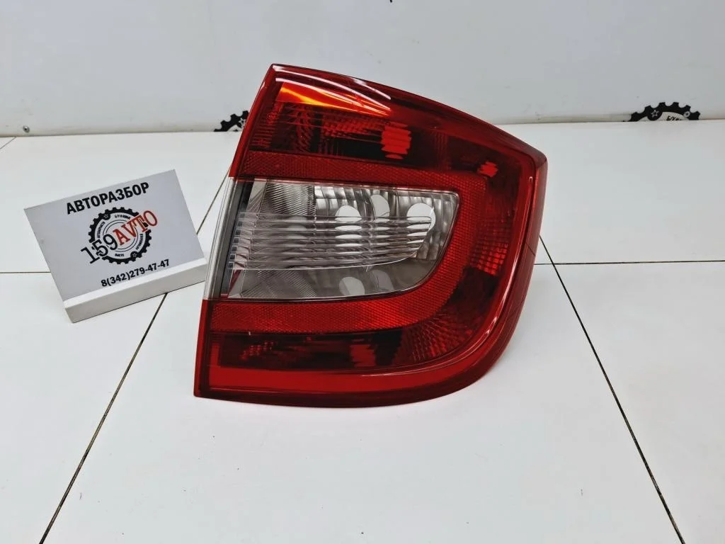 Фонарь задний правый Skoda Rapid 1