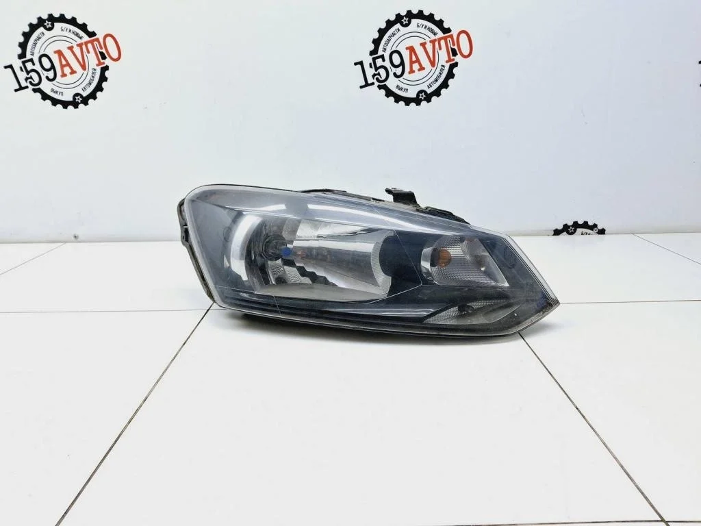 Фара правая Volkswagen Polo 5