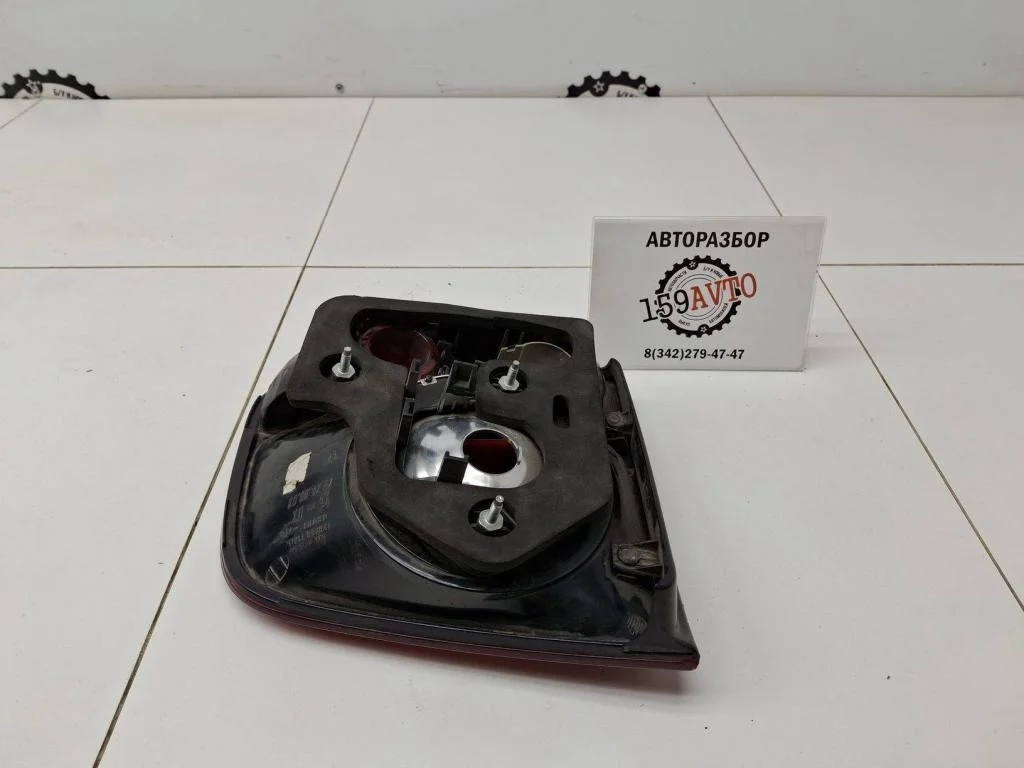 Фонарь задний внутренний правый Volkswagen Touareg 1 GP