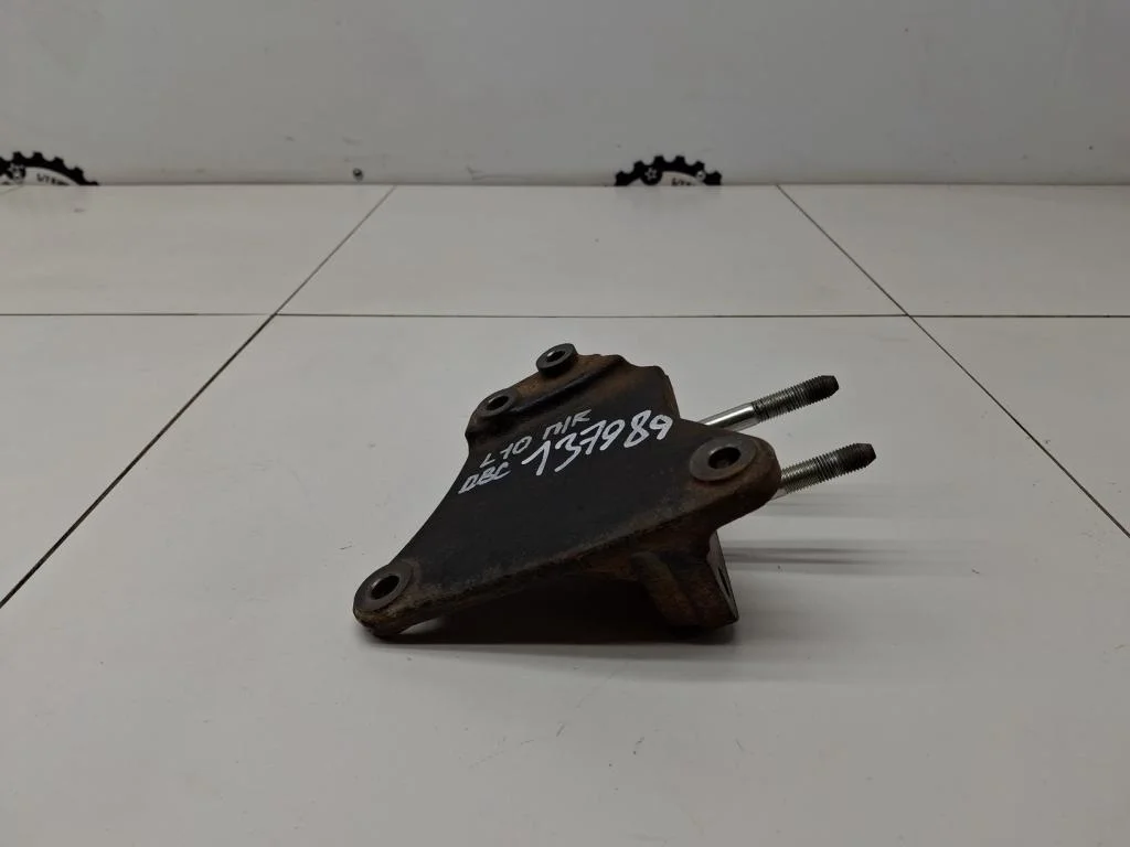 Кронштейн двигателя правый Mitsubishi Lancer 10 2008 CY