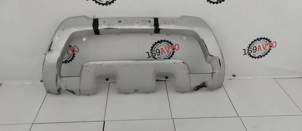 Накладка переднего бампера Renault Duster 1