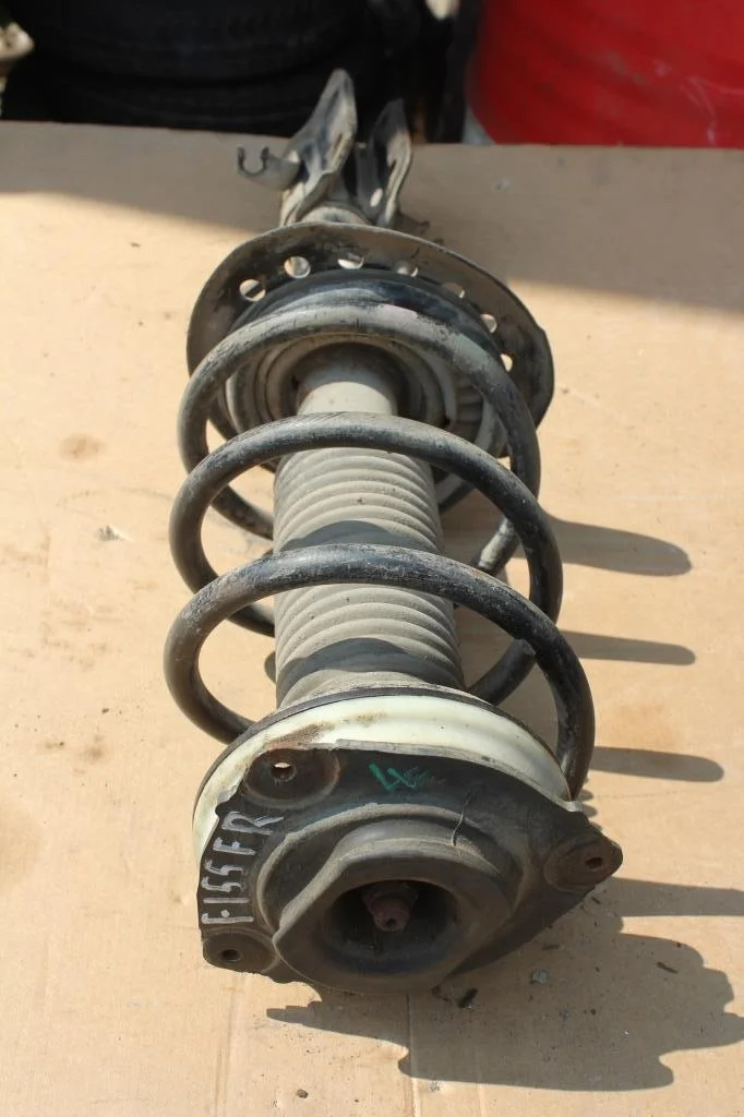 Б.у. амортизатор NISSAN JUKE F15E NISSAN JUKE F15E