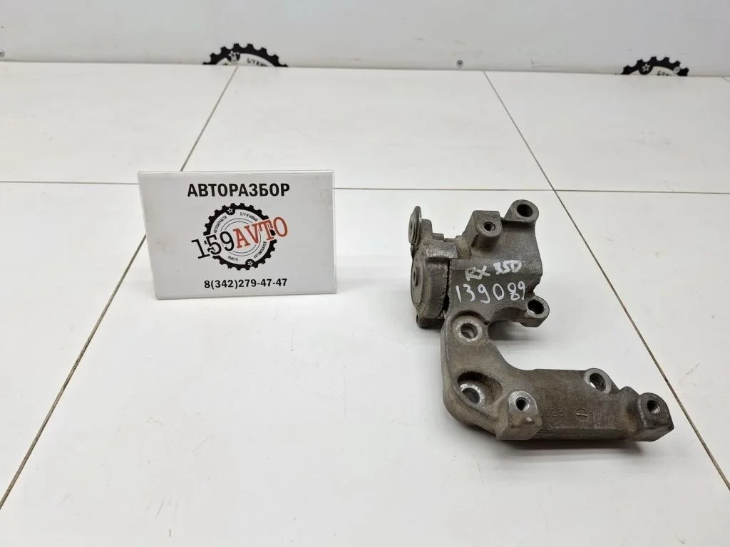 Кронштейн ролика-натяжителя ремня Lexus RX350 XU30