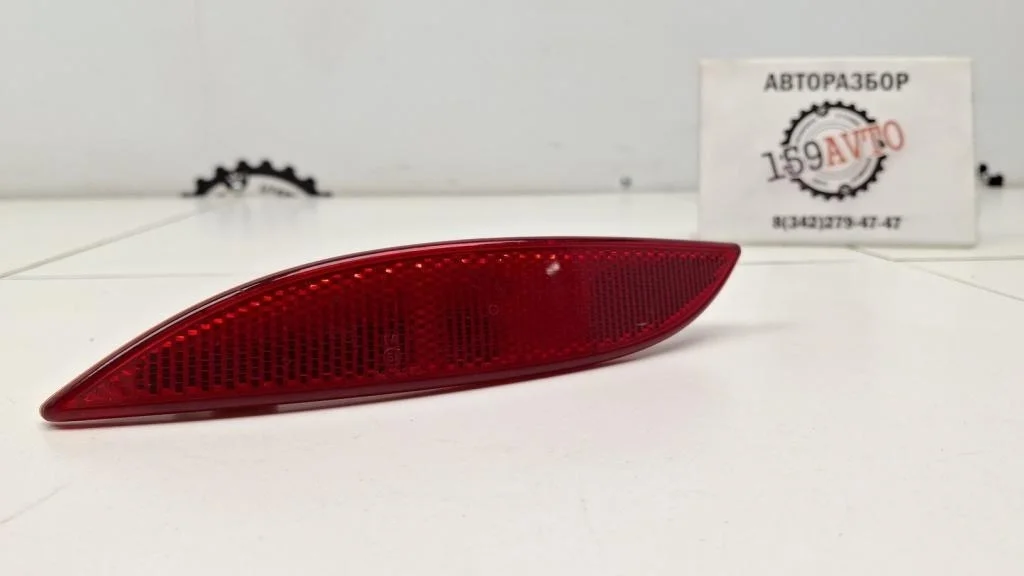 Отражатель в бампер задний левый Renault Fluence 2010