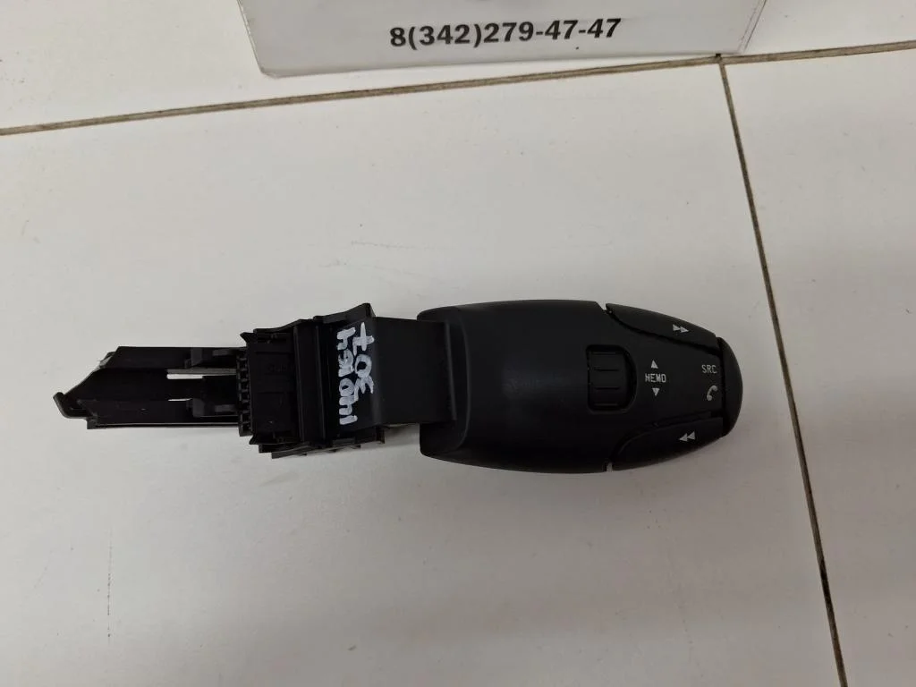 Переключатель подрулевой управления магнитолой Peugeot 307