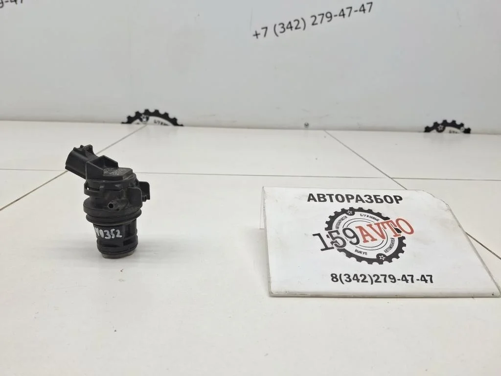 Насос омывателя Toyota Land Cruiser J200