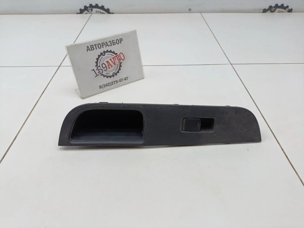 Кнопка стеклоподъемника Nissan Tiida C11