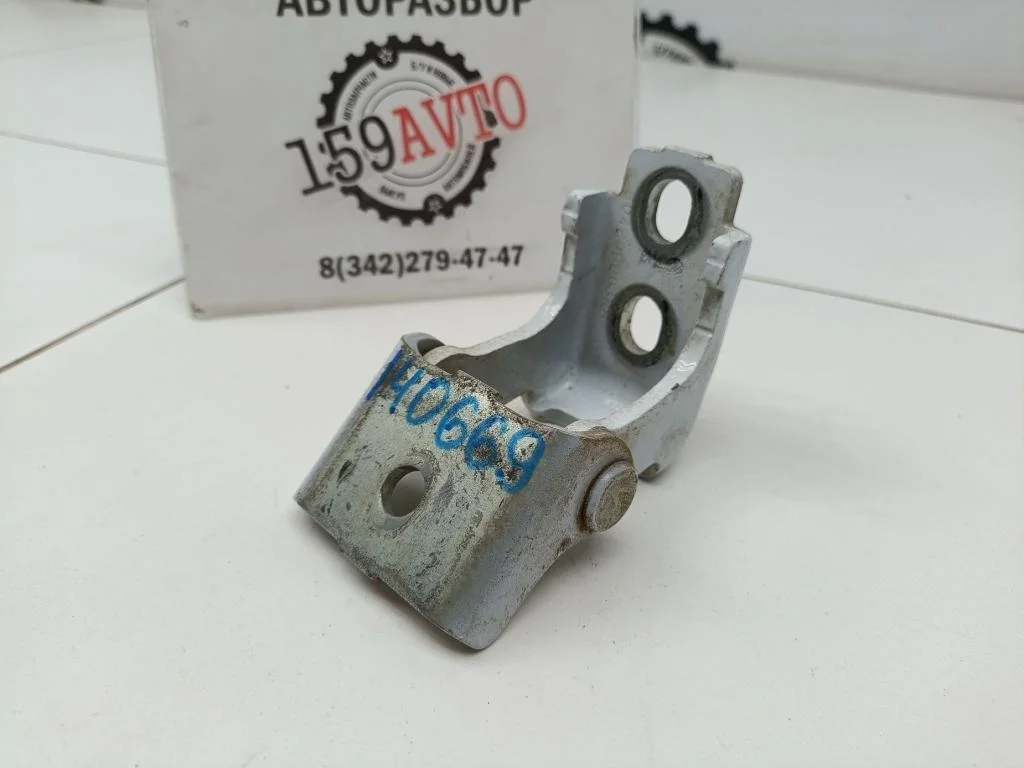 Петля двери Renault Fluence 2010