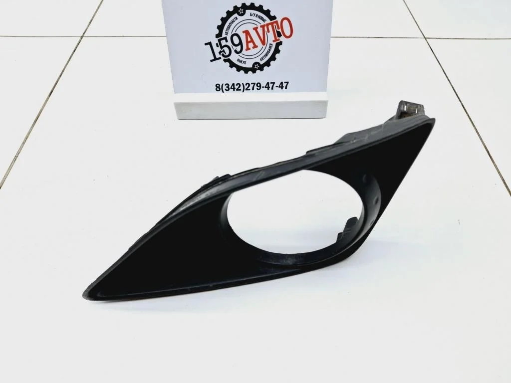 Рамка противотуманой фары левой Toyota Corolla E150