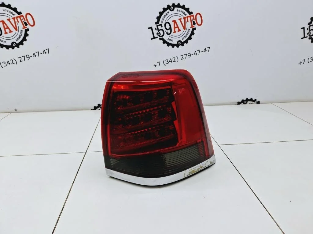 Фонарь задний наружный правый Toyota Land Cruiser J200