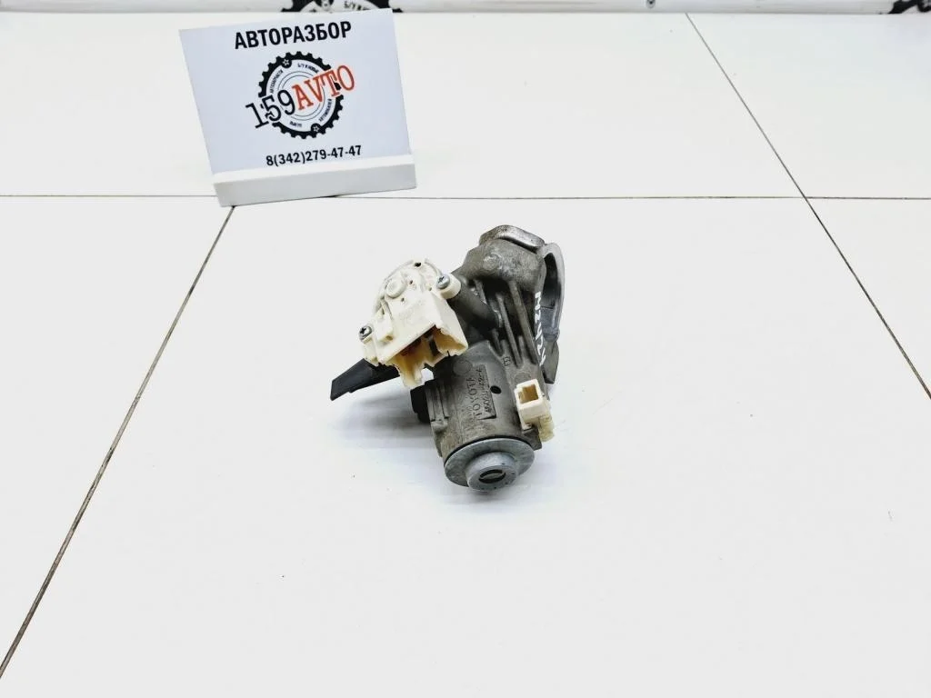Замок зажигания Toyota Corolla E150