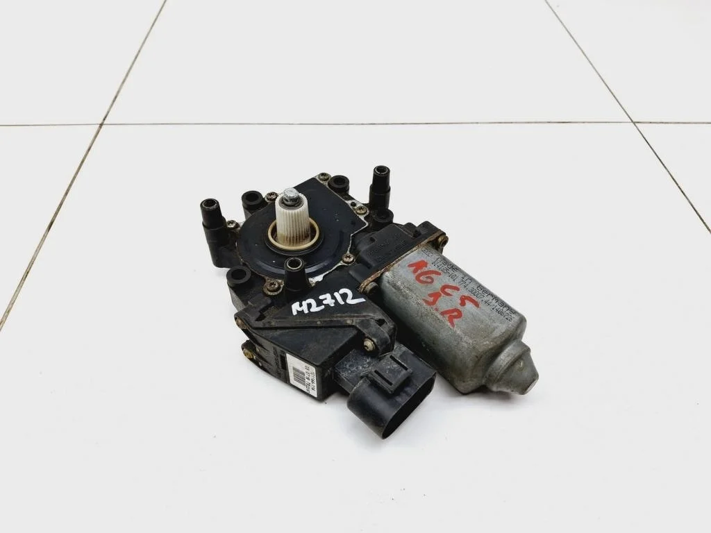 Моторчик стеклоподъемника Audi A6 C5