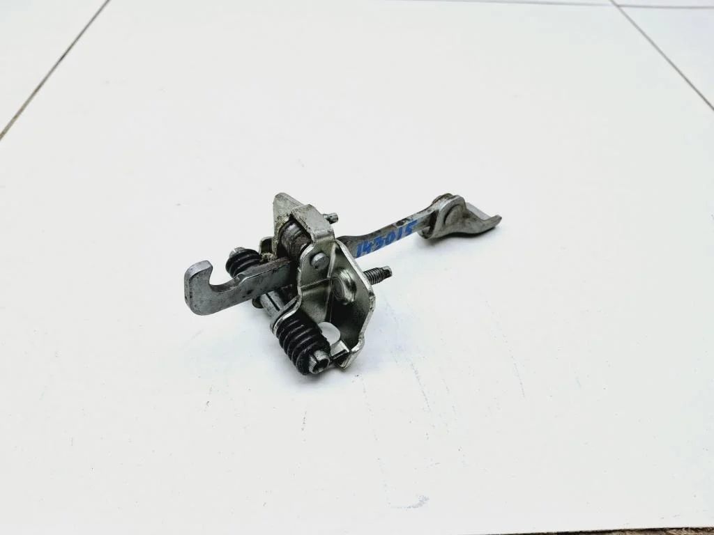 Ограничитель двери Renault Logan 2 2015 L52